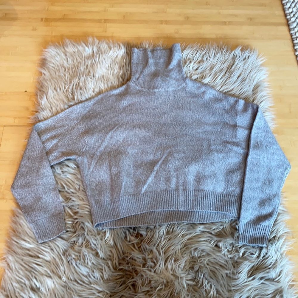 Divided cropped turtleneck